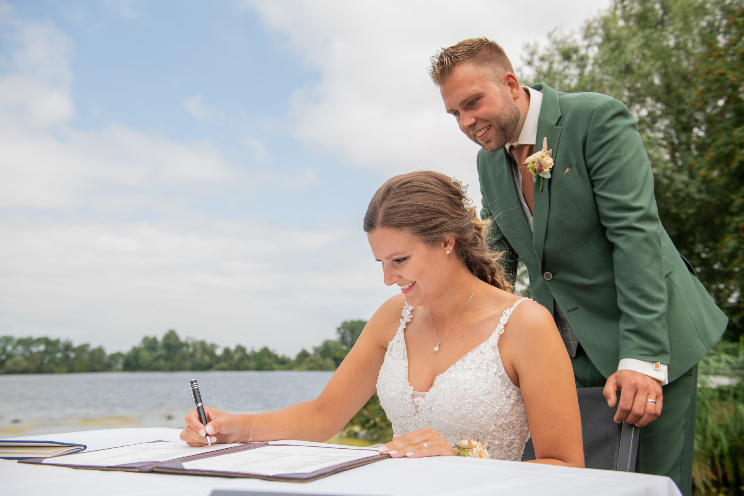 Tekenen ceremonie bruiloft bij Buitenplaats Kameryck