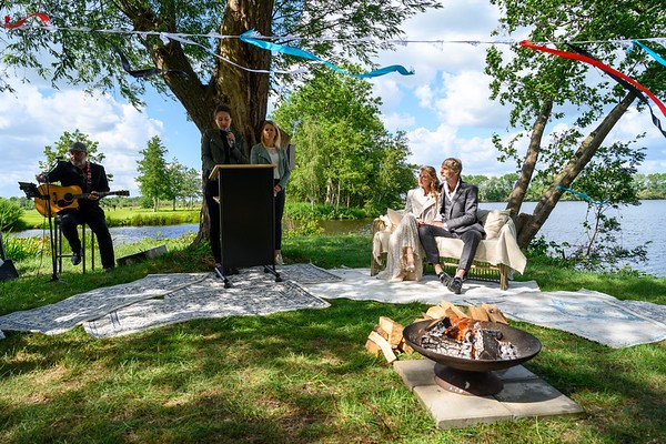 Bruiloft ceremonie op eiland bij Buitenplaats Kameryck