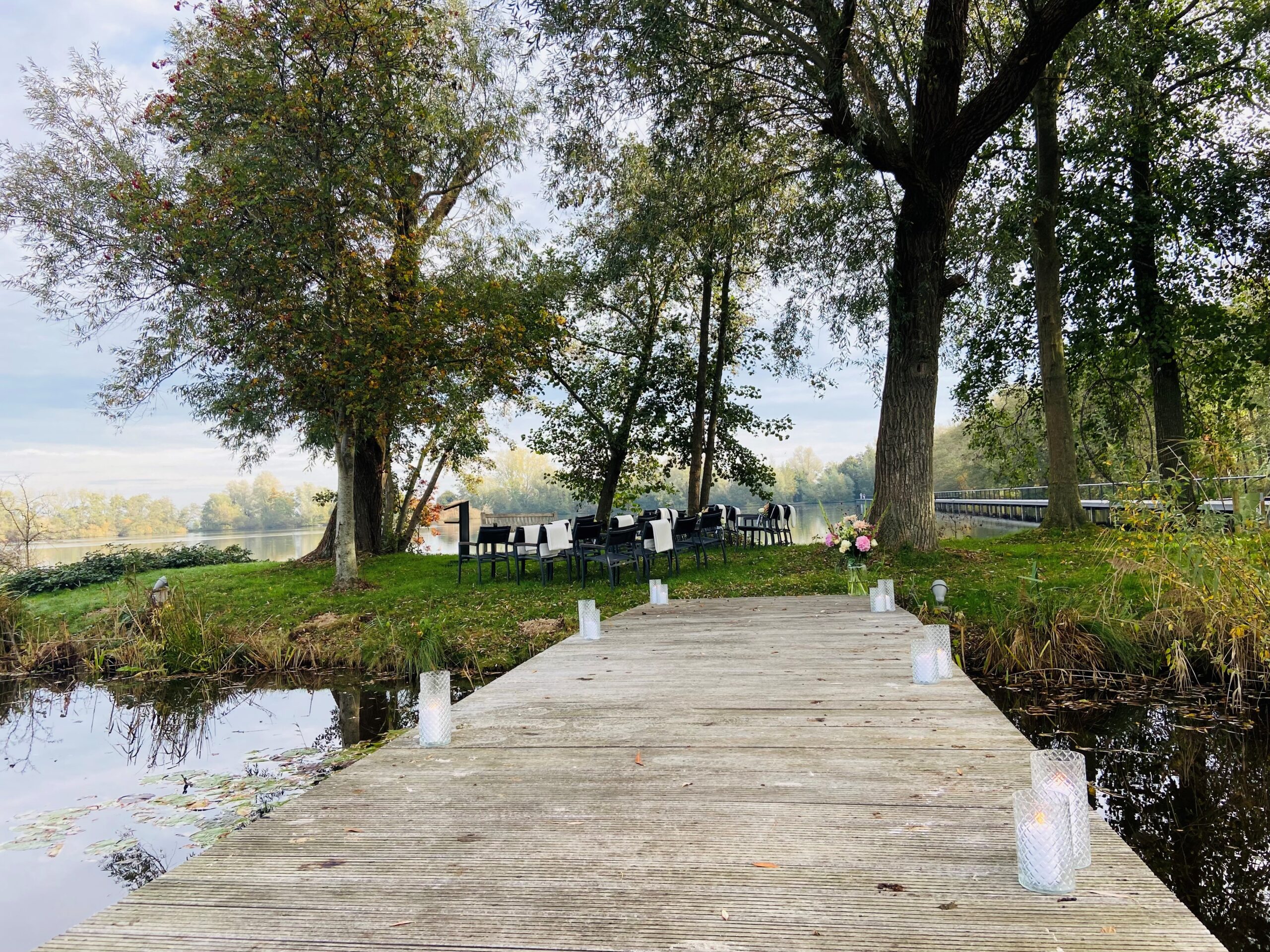 Ceremonie bruiloft op eiland bij Buitenlaats Kameryck