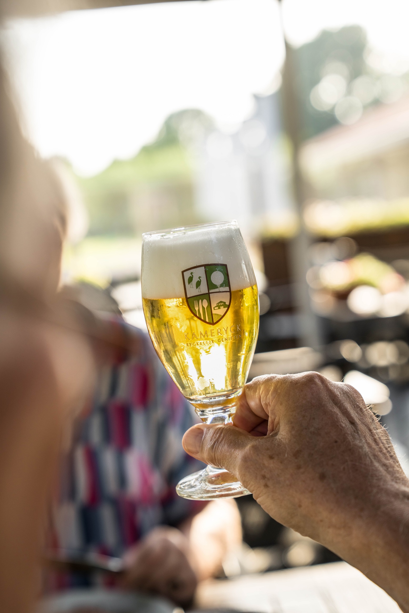 Bier op terras bij Buitenplaats Kameryck